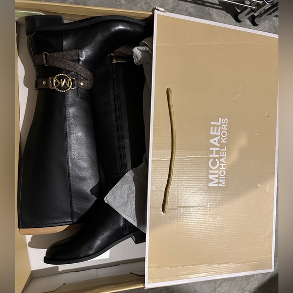 Micheal Kors | Rory Leather and Logo Boot - Picture 3 of 3
